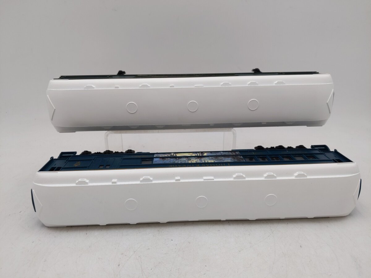 Lionel 6-81395 O Gauge Thomas Kinkade Christmas LionChief Passenger Car Set EX