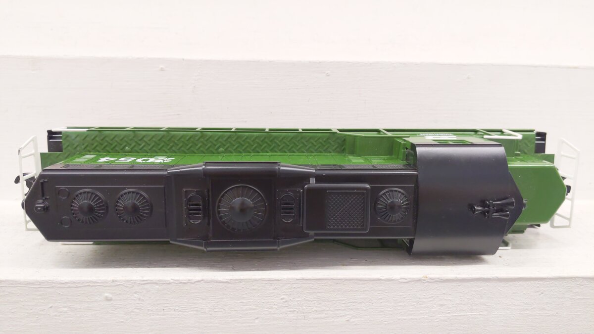 Lionel 2234170 O Burlington Northern LionChief Plus 2.0 Diesel Locomotive #2054 EX/Box