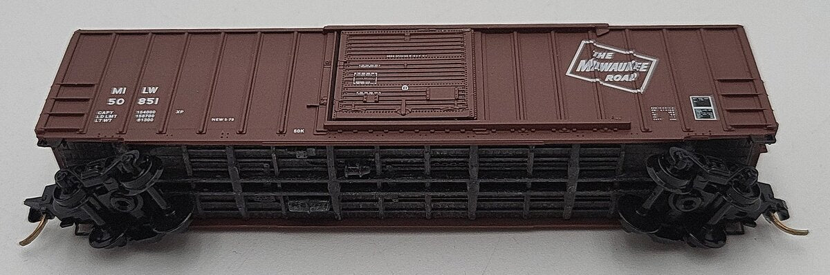 Micro-Trains 02500310 N Milwaukee Road 50' Rib Side Box Car w/o Roofwalk #50851 EX/Box