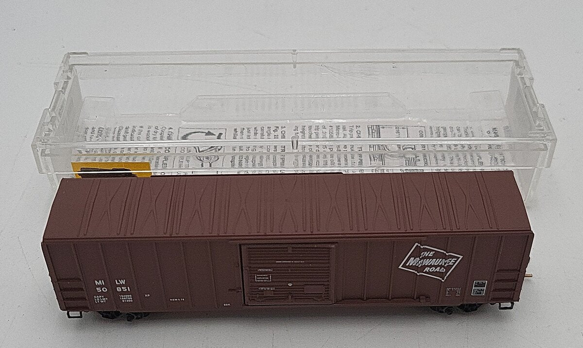 Micro-Trains 02500310 N Milwaukee Road 50' Rib Side Box Car w/o Roofwalk #50851 EX/Box