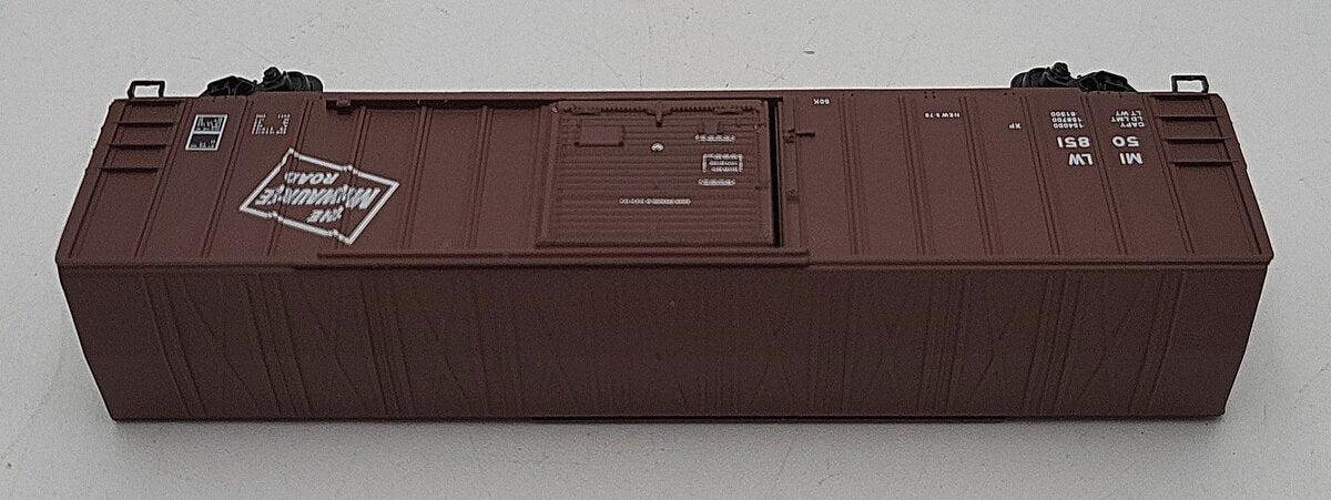 Micro-Trains 02500310 N Milwaukee Road 50' Rib Side Box Car w/o Roofwalk #50851 EX/Box