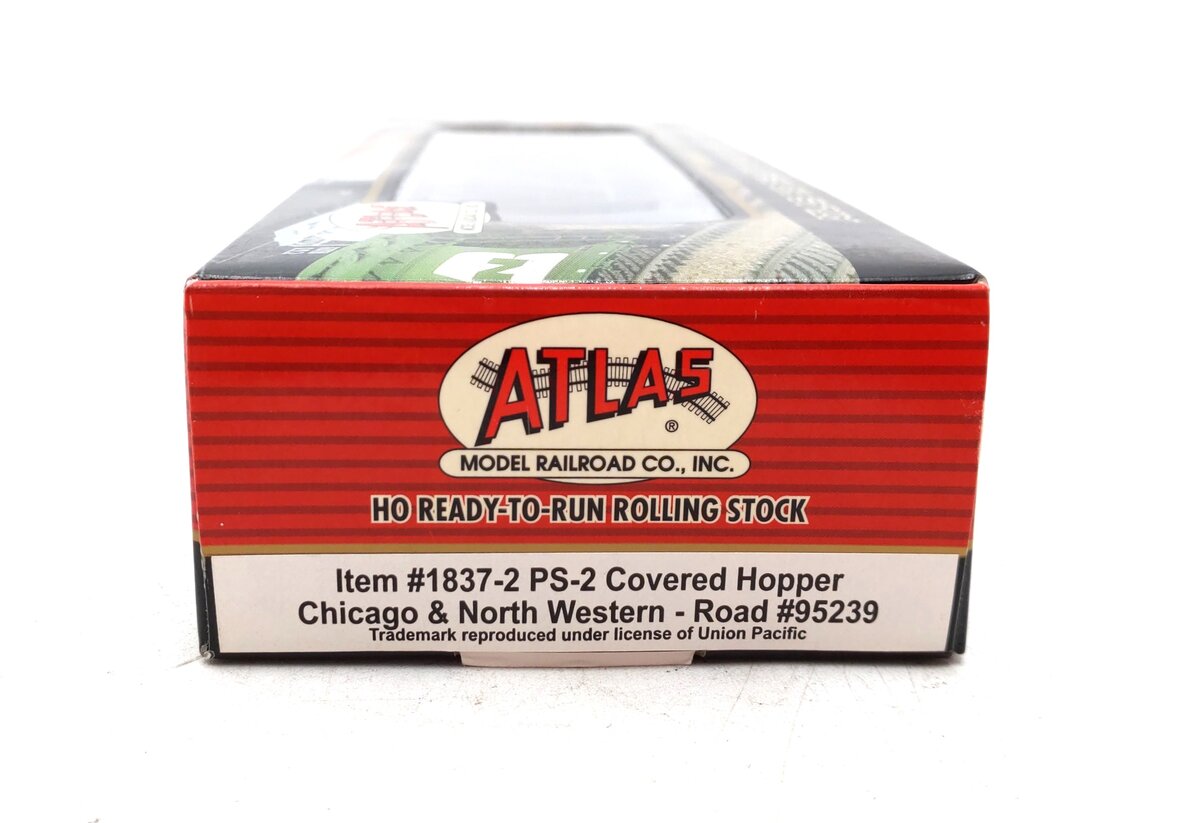 Atlas 1837-2 HO Scale Chicago & North Western 2-Bay Covered Hopper #95239 MT/Box