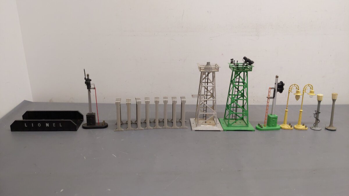 Lionel Vintage O Accessories 151, 214, 58, 58, 111, 71, 71, 153, 395, 394 [10] VG/Box