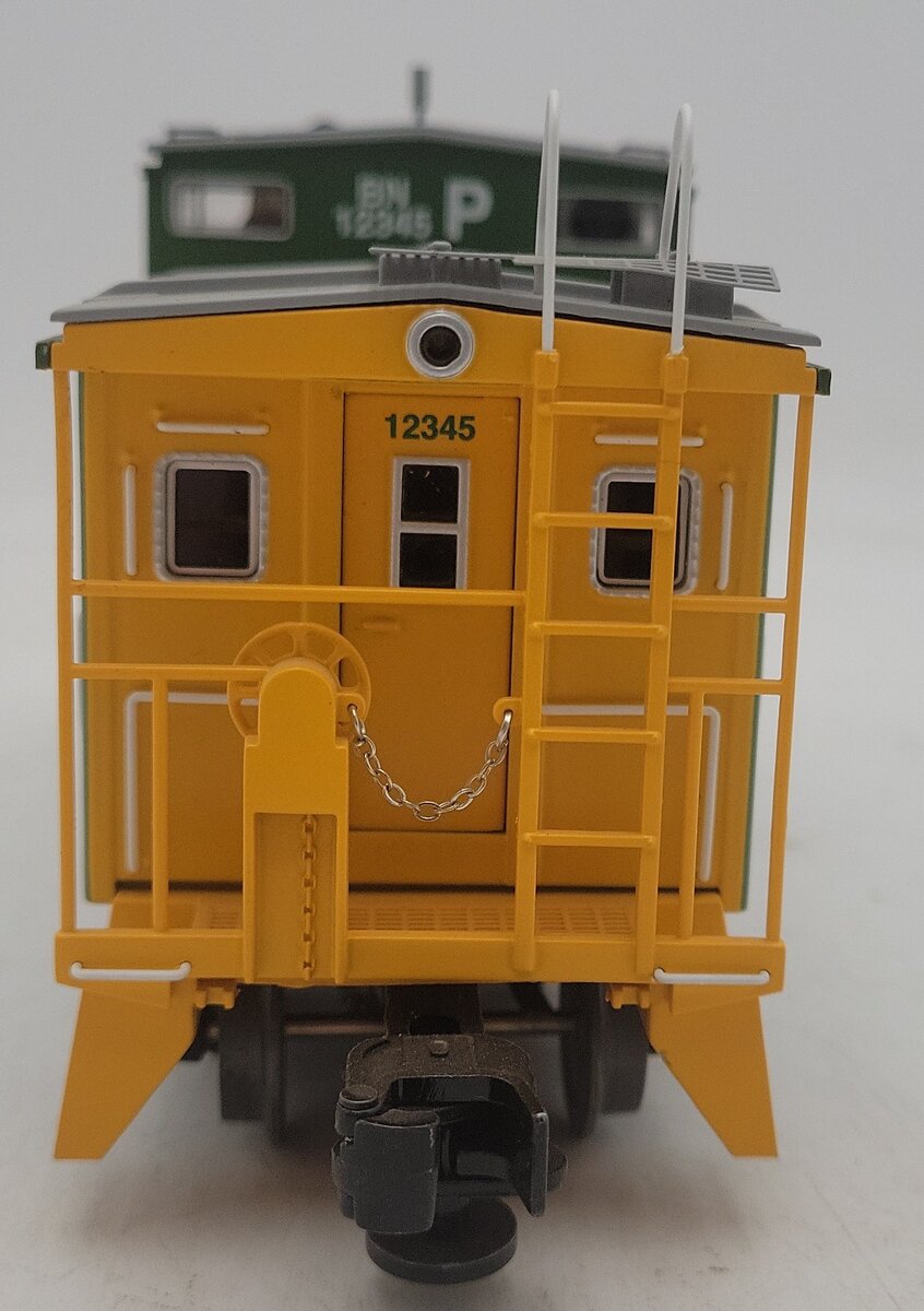 Lionel 6-85072 O Burlington Northern Wide Vision Caboose with Camera #12345 VG
