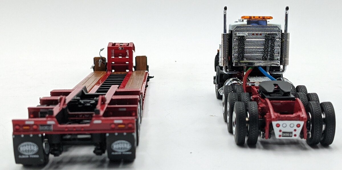 Sword Models M410010 1:50 Diecast Kenworth T800W W/Rogers 4-Axle Flip Lowboy NIB