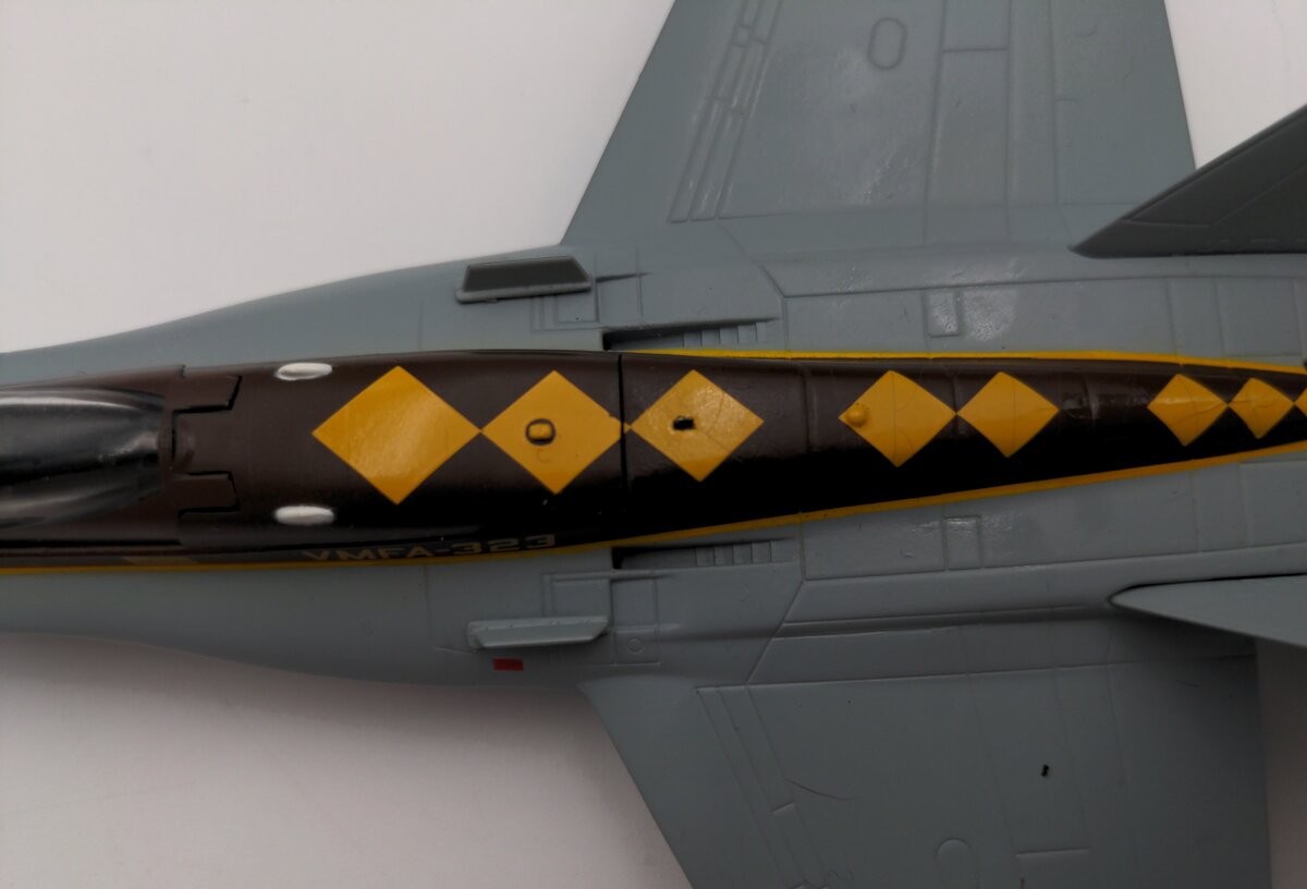 Witty Wings WTW-72-026-00A 1:72 F/A-18C Hornet VMF A-323 VG/Box