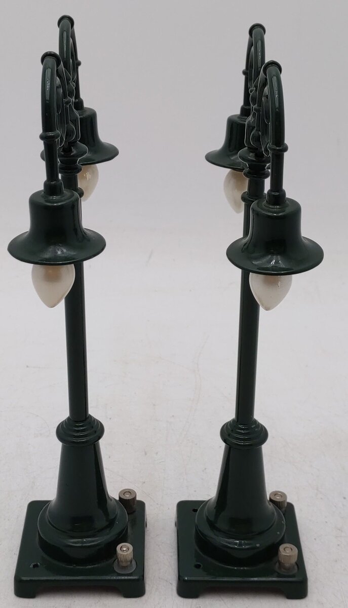 MTH 20-1020 O No.54 Green Lamp Post Set EX