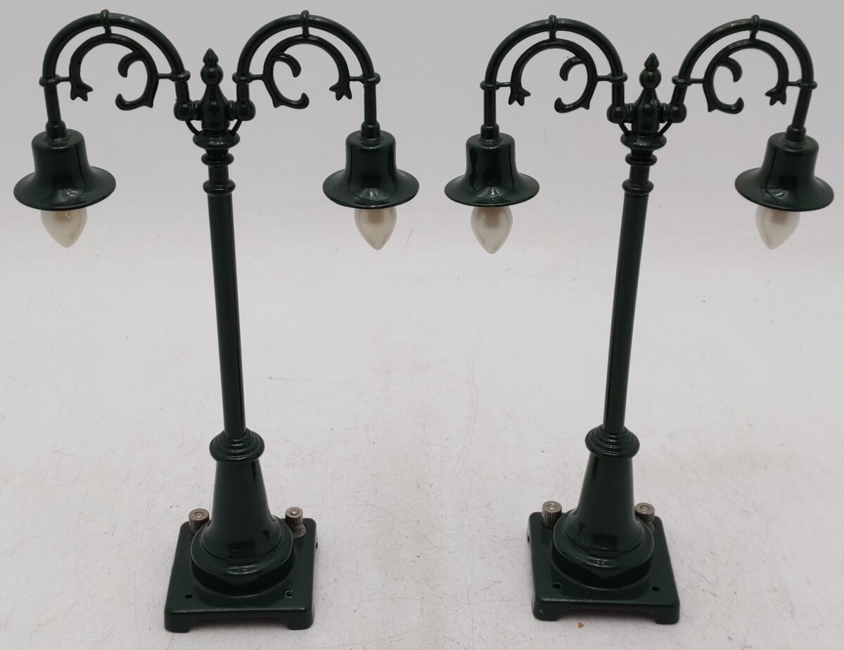 MTH 20-1020 O No.54 Green Lamp Post Set EX