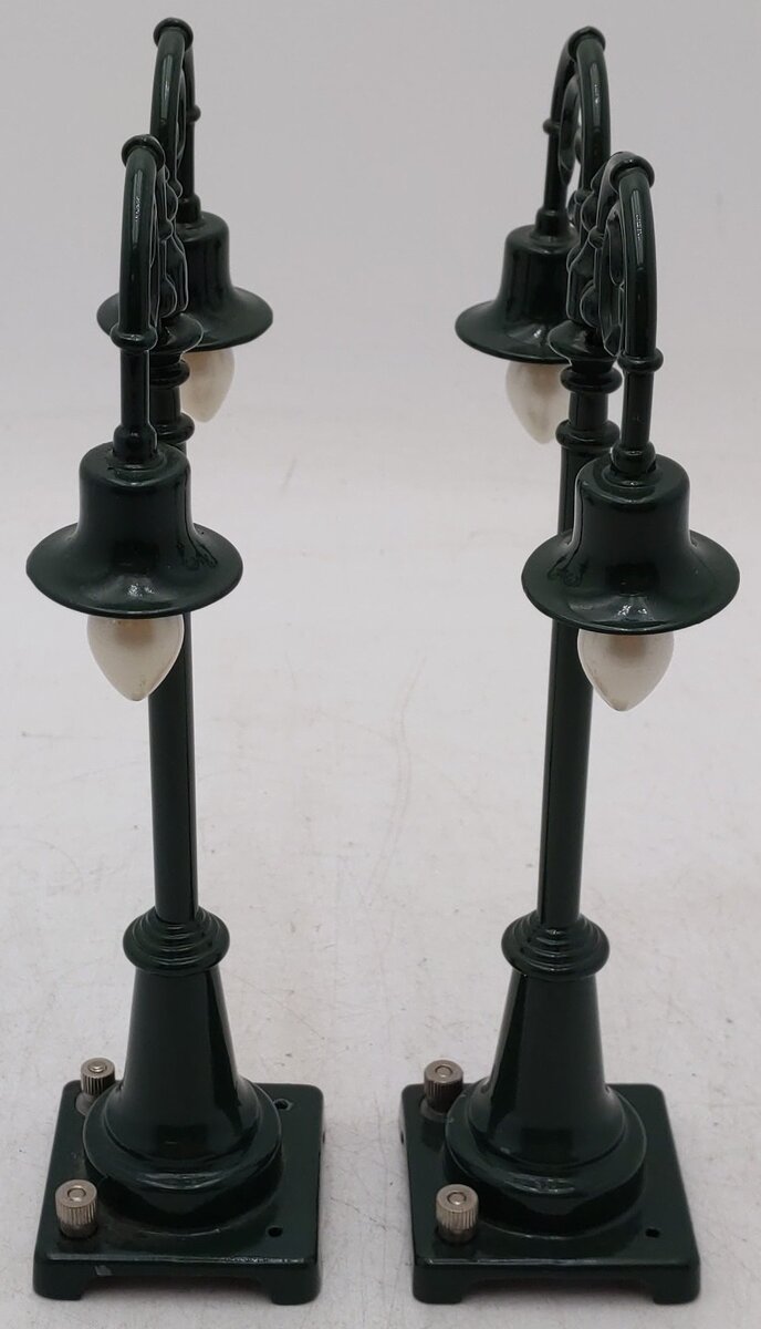 MTH 20-1020 O No.54 Green Lamp Post Set EX
