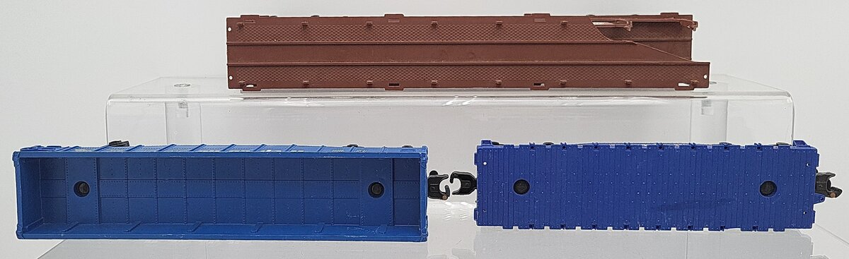 Lionel O Gauge Assorted Freight Cars: 9026, 9136, 9129 [3] VG