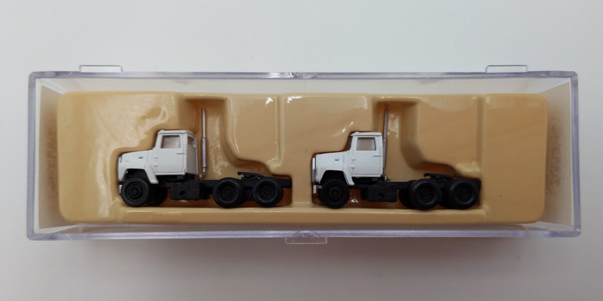 Atlas 2925 N White 1984 Ford LNT 9000 Semi Tractor Cab (Pack of 2) LN/Box