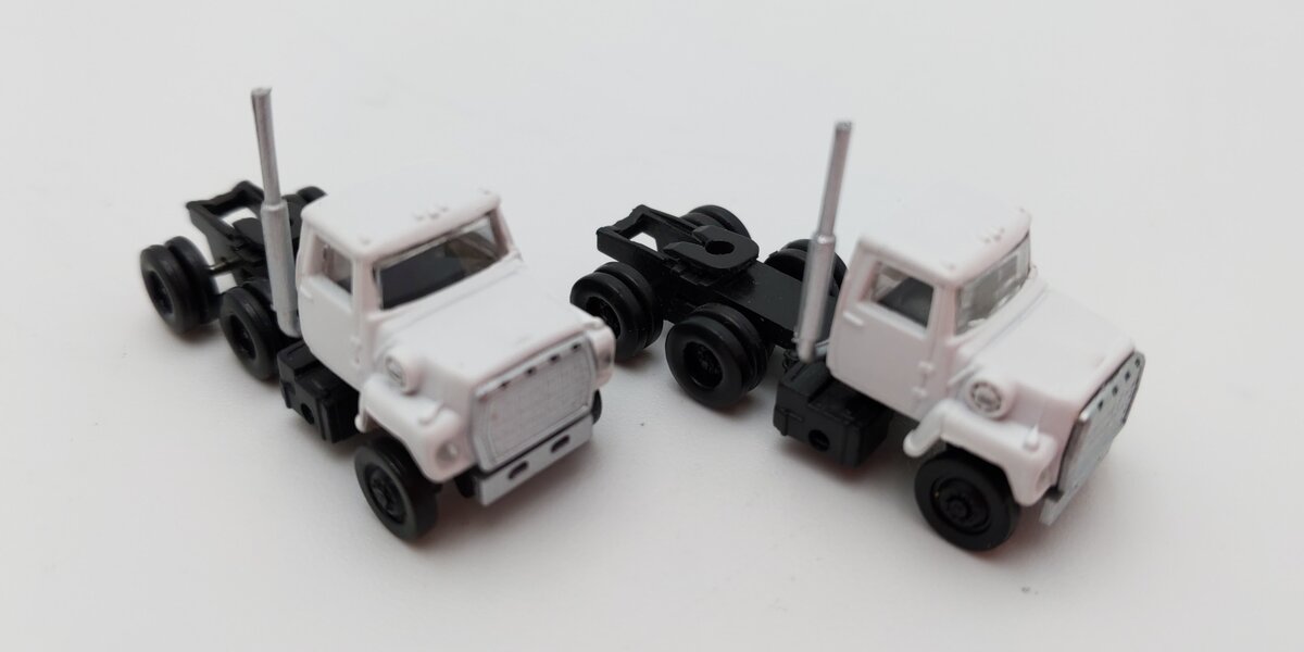Atlas 2925 N White 1984 Ford LNT 9000 Semi Tractor Cab (Pack of 2) LN/Box