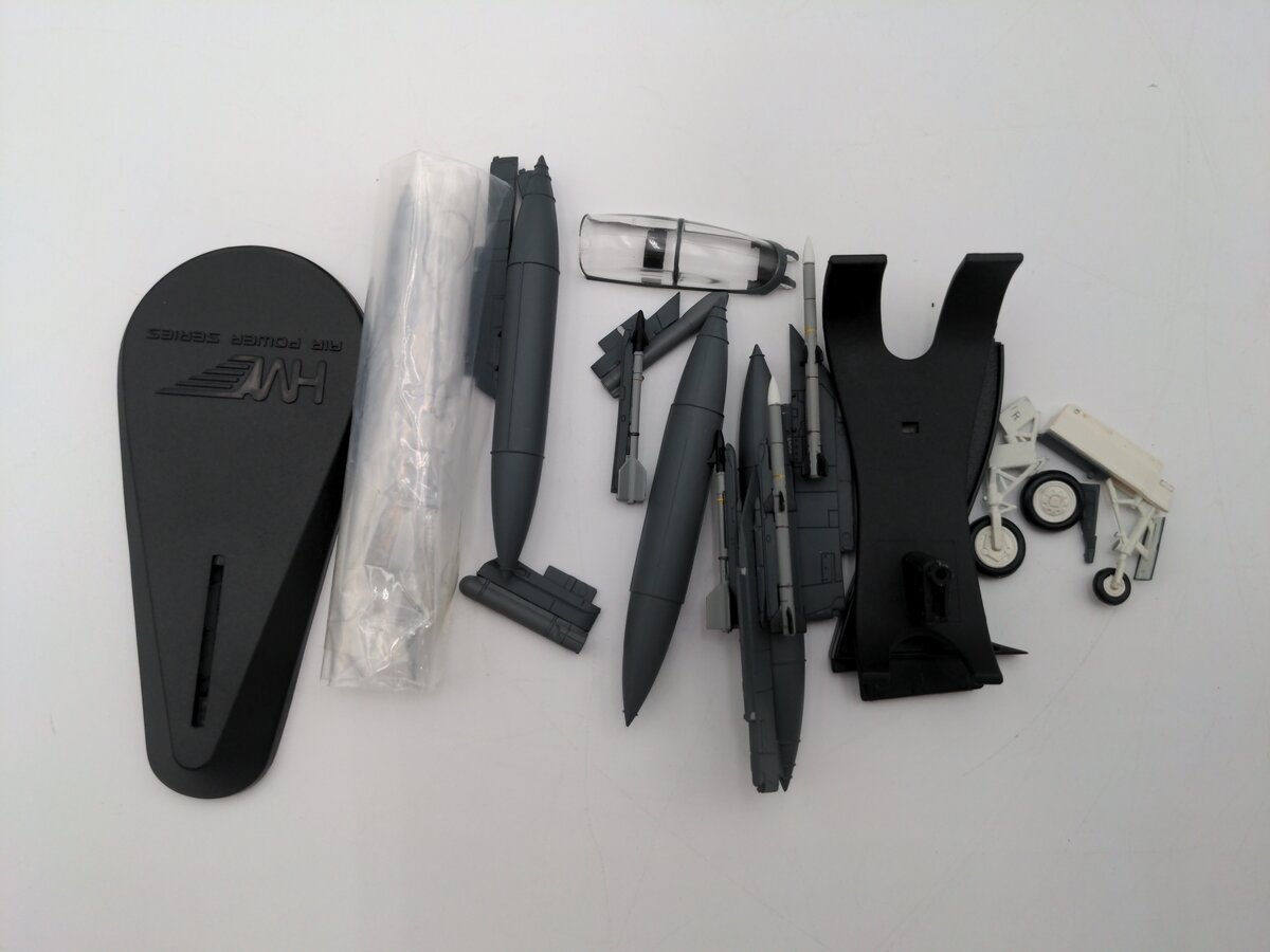 Hobby Master HA4501 1:72 McDonnell Douglas F-15E Strike Eagle 90-0233 Aircraft. VG/Box