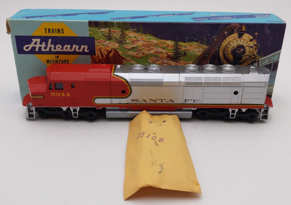 Athearn 3621 HO Scale Santa Fe FP-45 Powered Diesel Locomotive #5944 LN/Box
