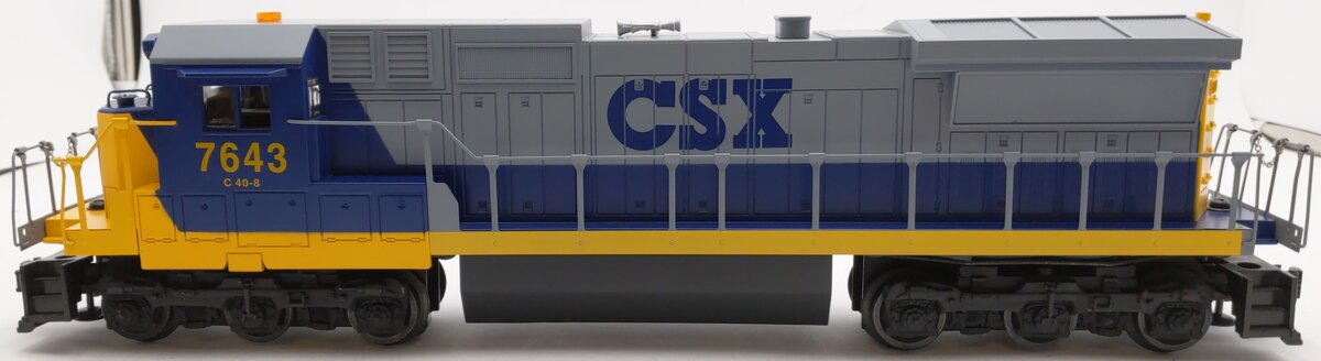 Lionel 6-18215 O Gauge CSX Dash 8 Diesel Engine #7643 EX/Box