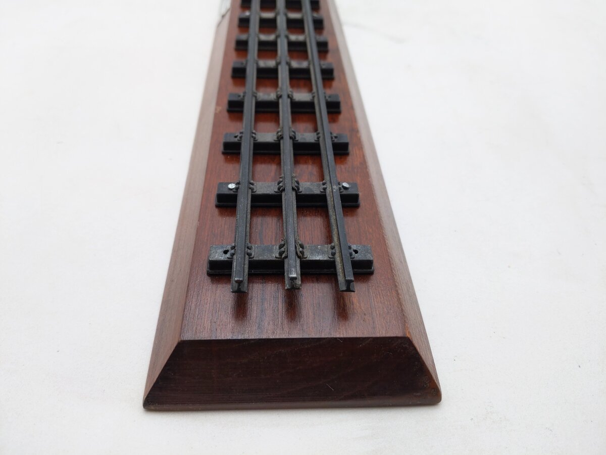 Lionel 700E Vintage O Scale Hudson Display Board w/T-Rail Track - RARE! EX