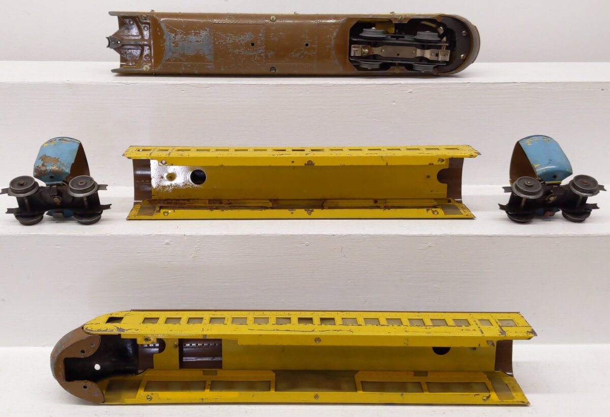Lionel 752 Vintage O Union Pacific M10000 Streamliner Set - Yellow & Brown
