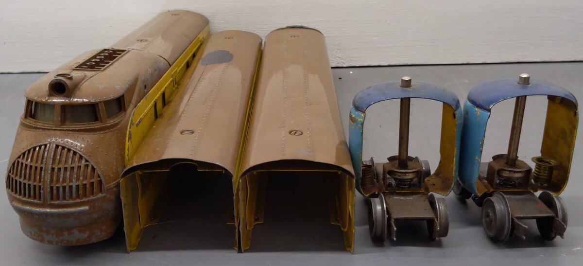 Lionel 752 Vintage O Union Pacific M10000 Streamliner Set - Yellow & Brown