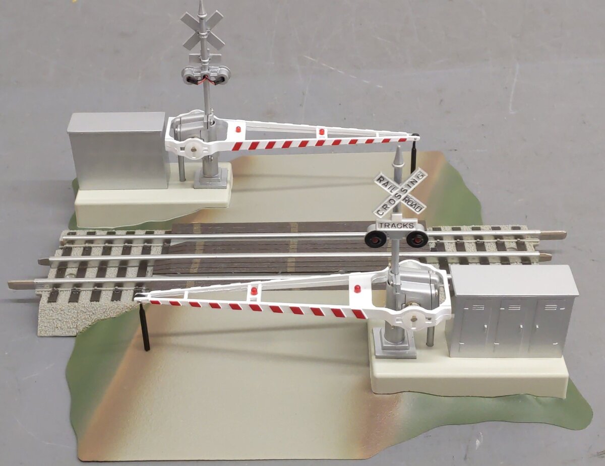 Lionel 6-12062 O Grade Crossing With Gates & Flashers EX/Box