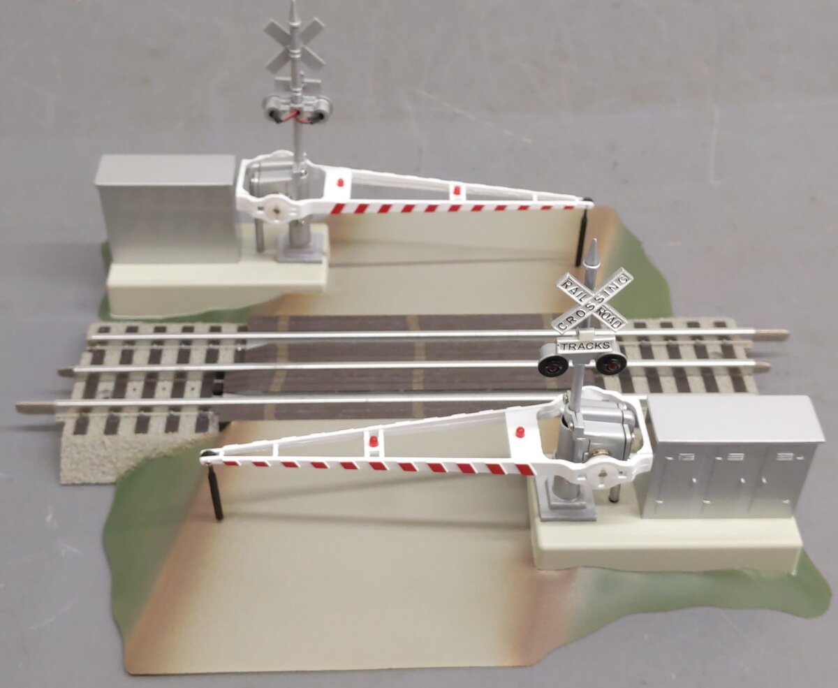 Lionel 6-12062 O Grade Crossing With Gates & Flashers EX/Box