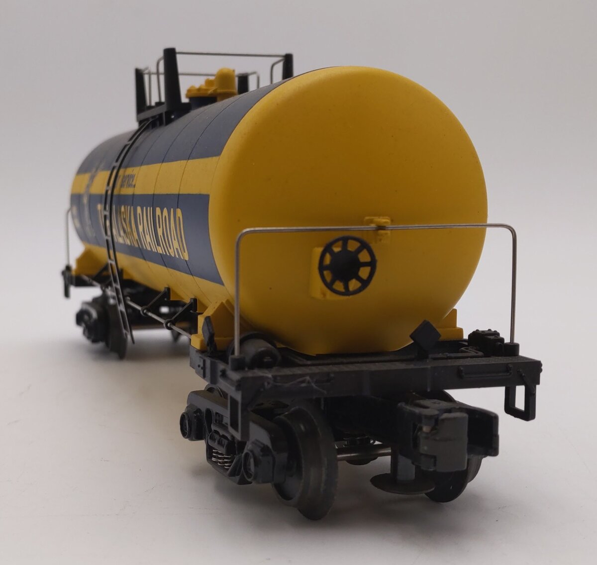 MTH 30-73133 O Gauge Alaska Modern Single Dome Tank Car #10804 EX
