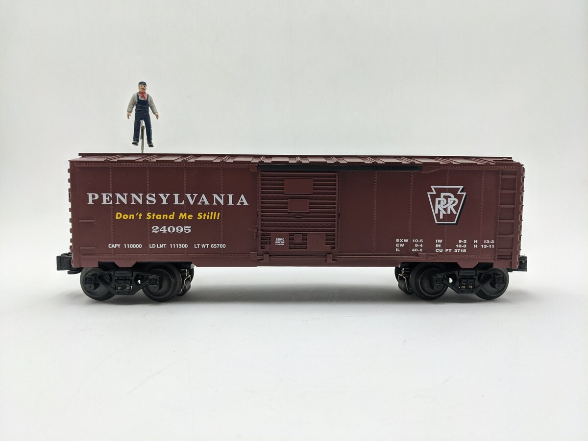 Lionel 2028040 O Gauge Pennsylvania Railroad Walking Brakeman Boxcar #24095 EX