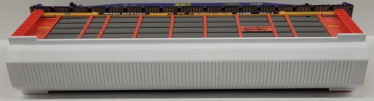 Menards O Gauge Flatcar CSX 6593 with Lionel 6-16214 Auto Carrier Shell EX