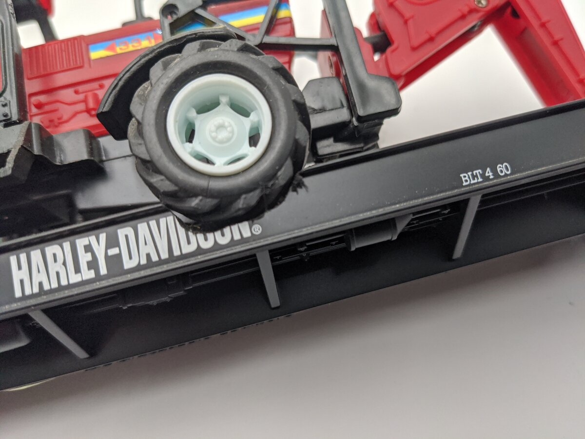 MTH 20-98461 O Gauge Harley Davidson Flatcar w/Tractor VG
