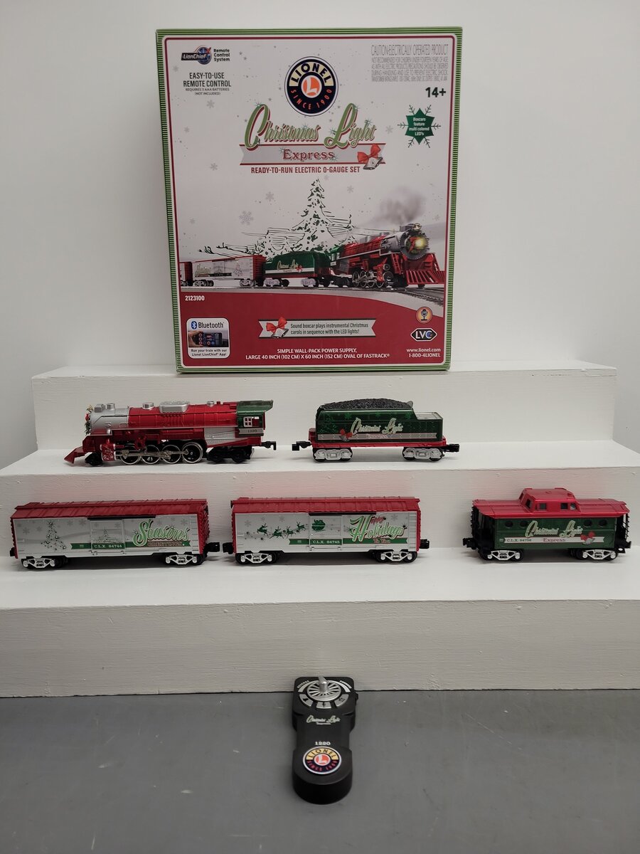 Lionel 2123100 Christmas Express LionChief O Gauge Train Set with Bluetooth EX/Box