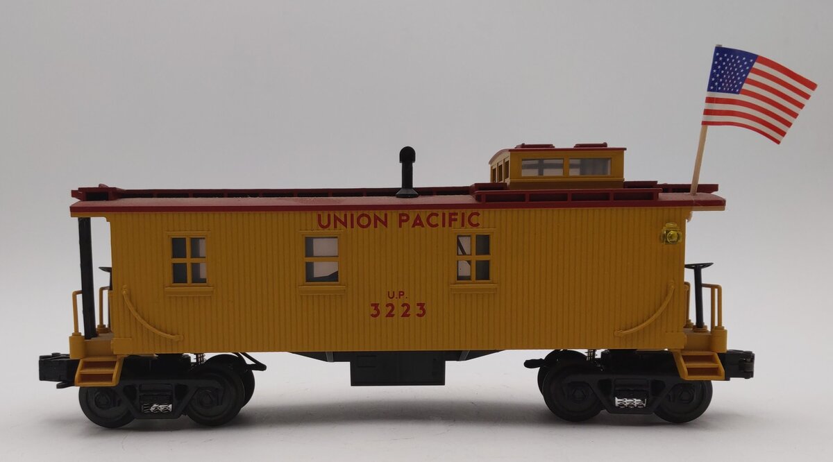 MTH 33-7803 O Gauge Union Pacific Woodsided Illuminated Caboose #3223 VG