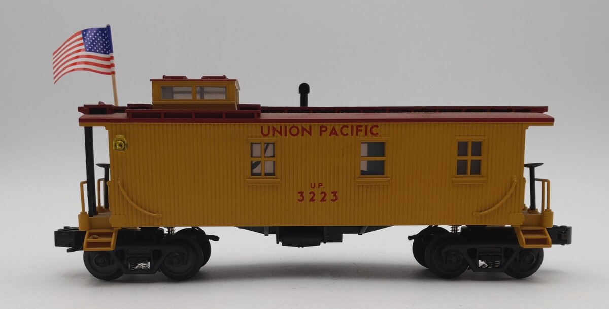 MTH 33-7803 O Gauge Union Pacific Woodsided Illuminated Caboose #3223 VG