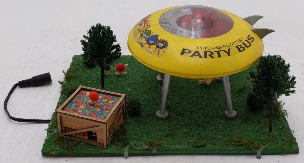 Menards 279-6130 O Gauge M&Ms UFO