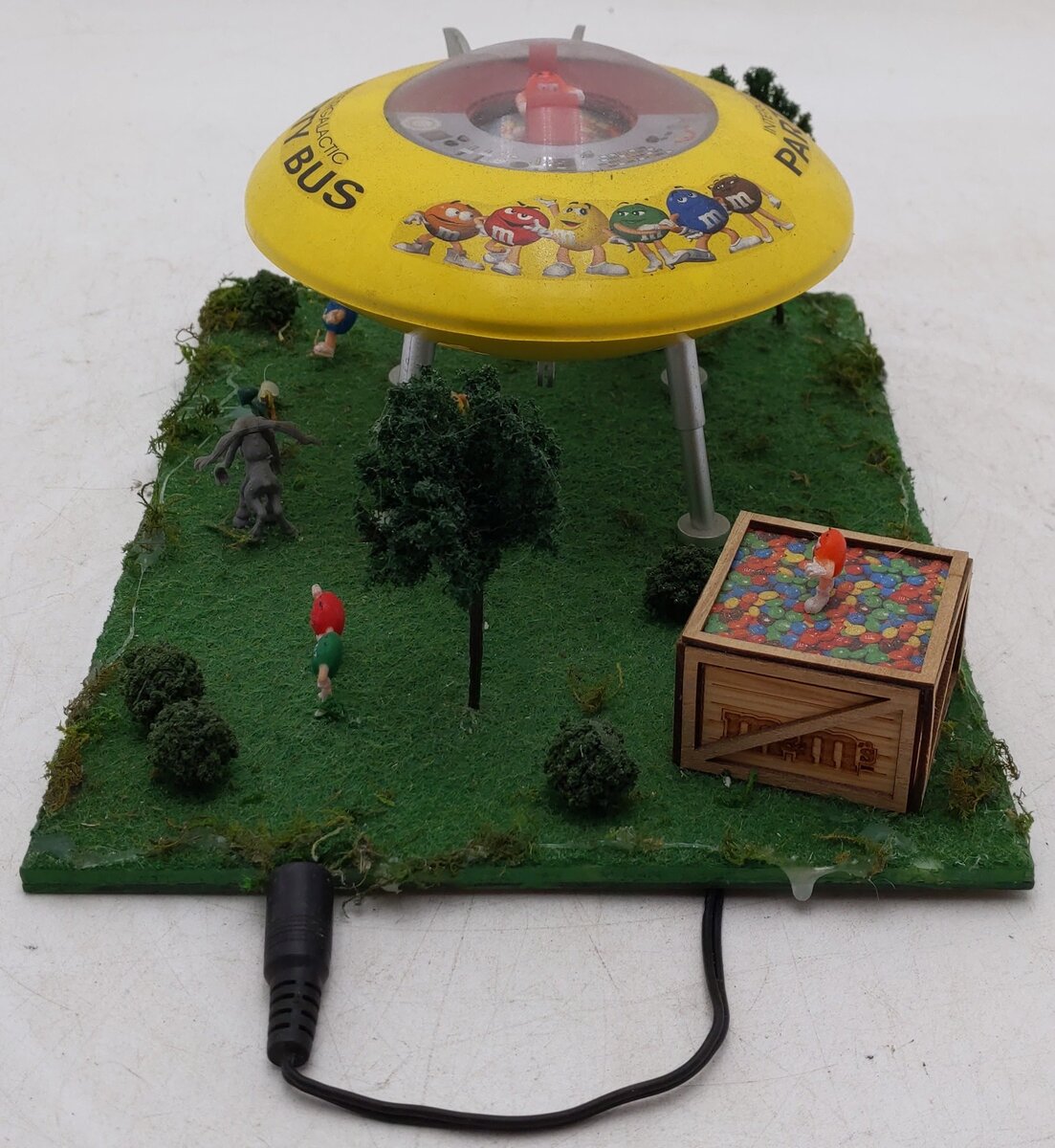 Menards 279-6130 O Gauge M&Ms UFO