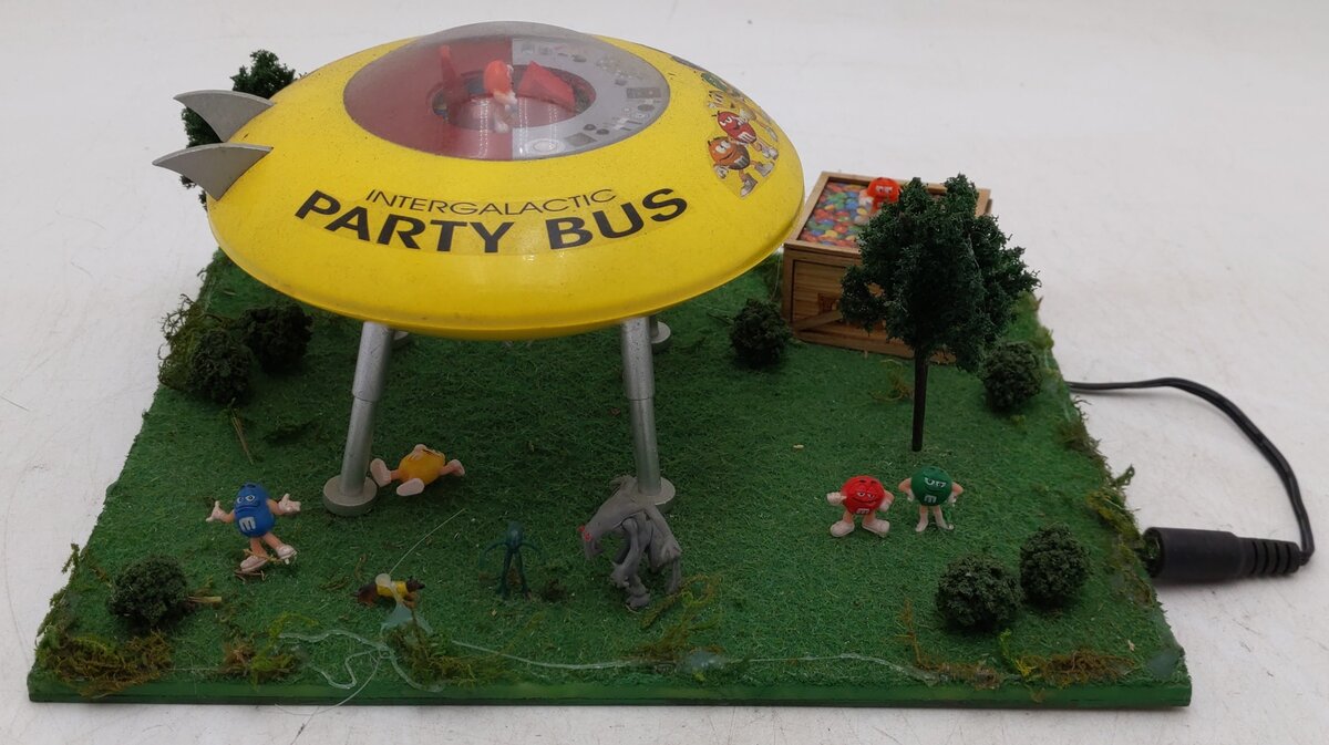 Menards 279-6130 O Gauge M&Ms UFO