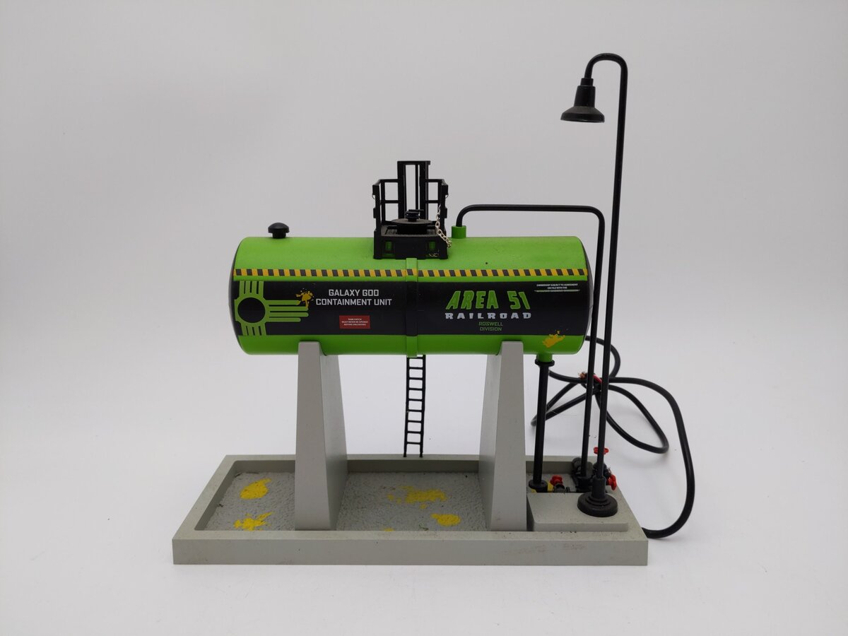 Lionel 2129210 O Assembled Plug-Expand-Play Area 51 Elevated Oil Tank VG