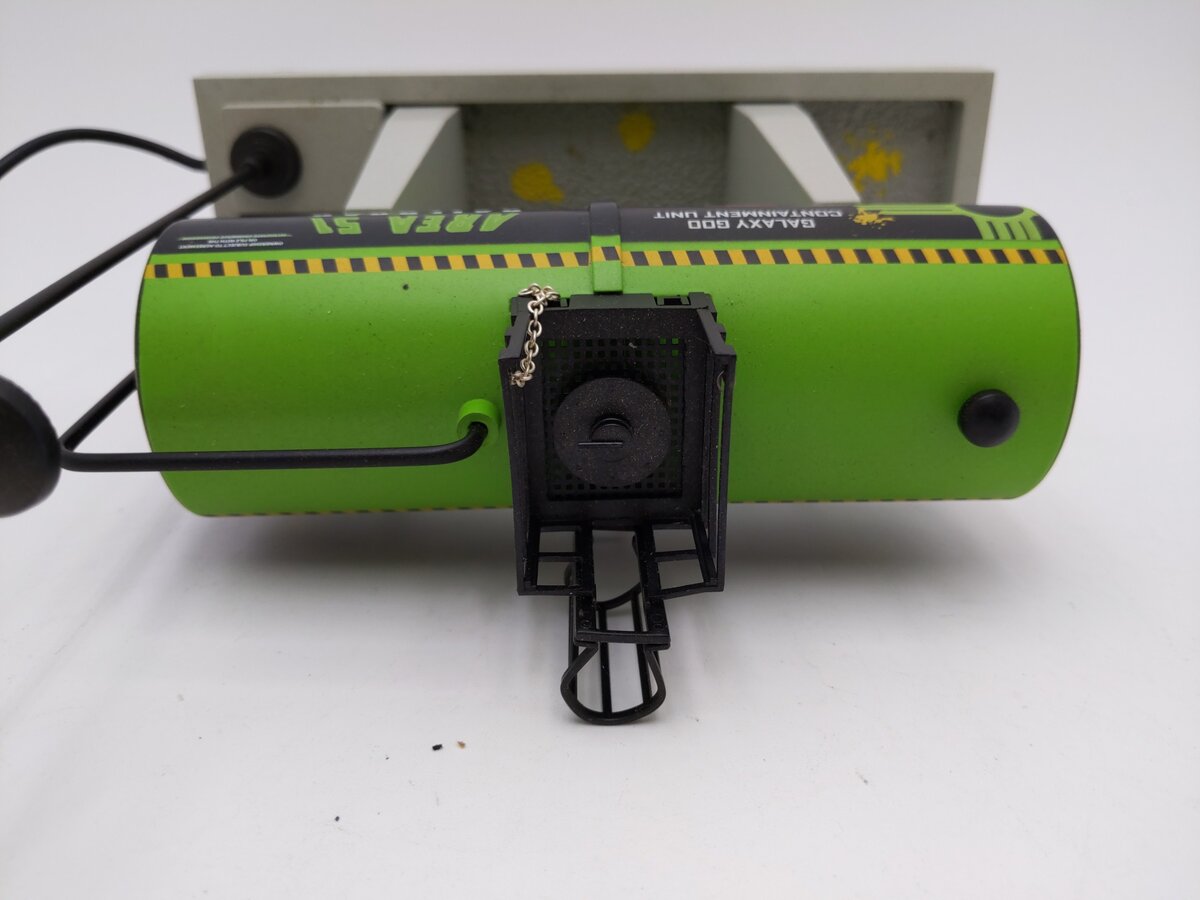 Lionel 2129210 O Assembled Plug-Expand-Play Area 51 Elevated Oil Tank VG