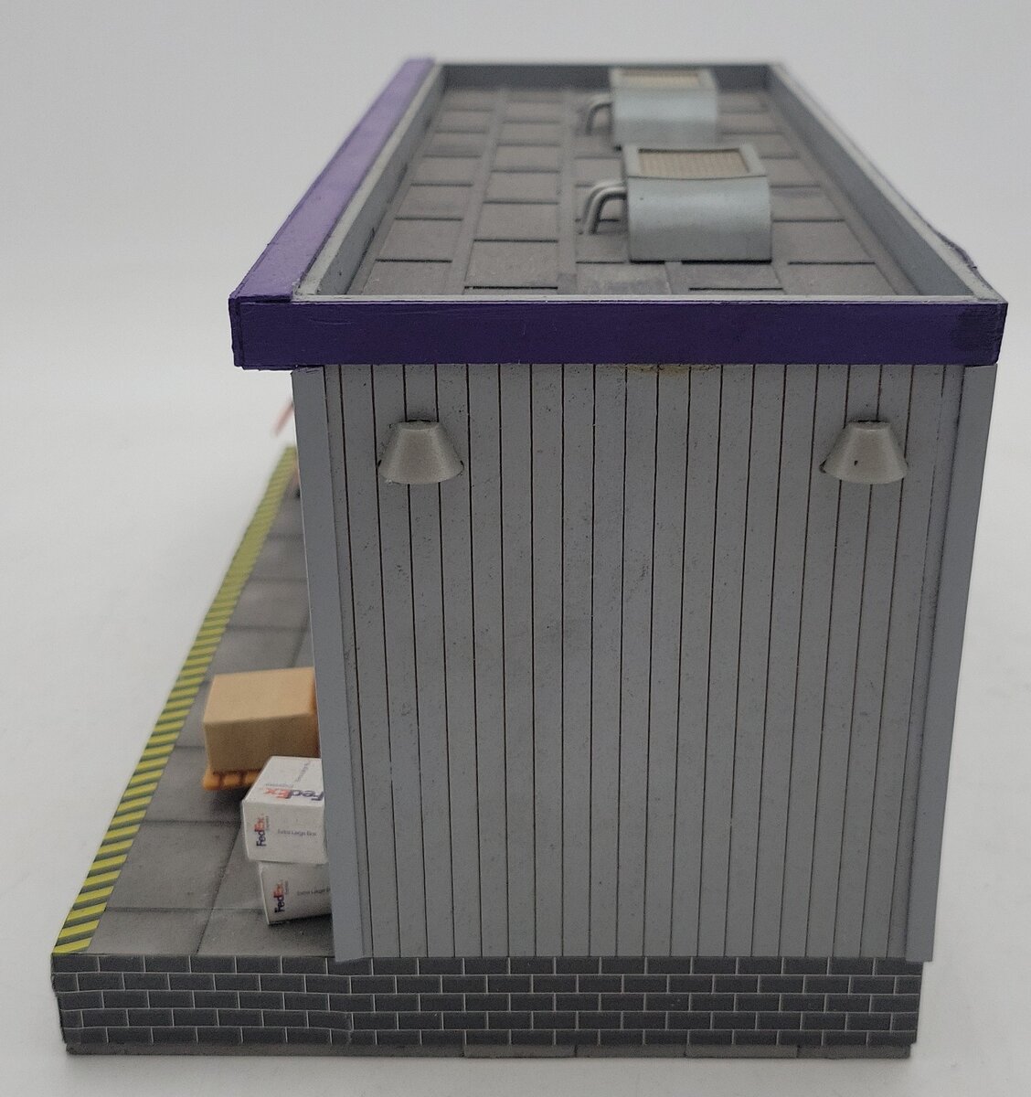 Menards 279-6395 O FedEx Freight Building With Figures EX
