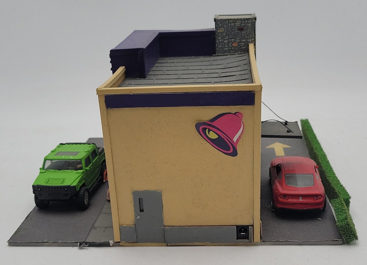 Menards 279-4451 O Scale Taco Bell Restaurant w/Lighting EX