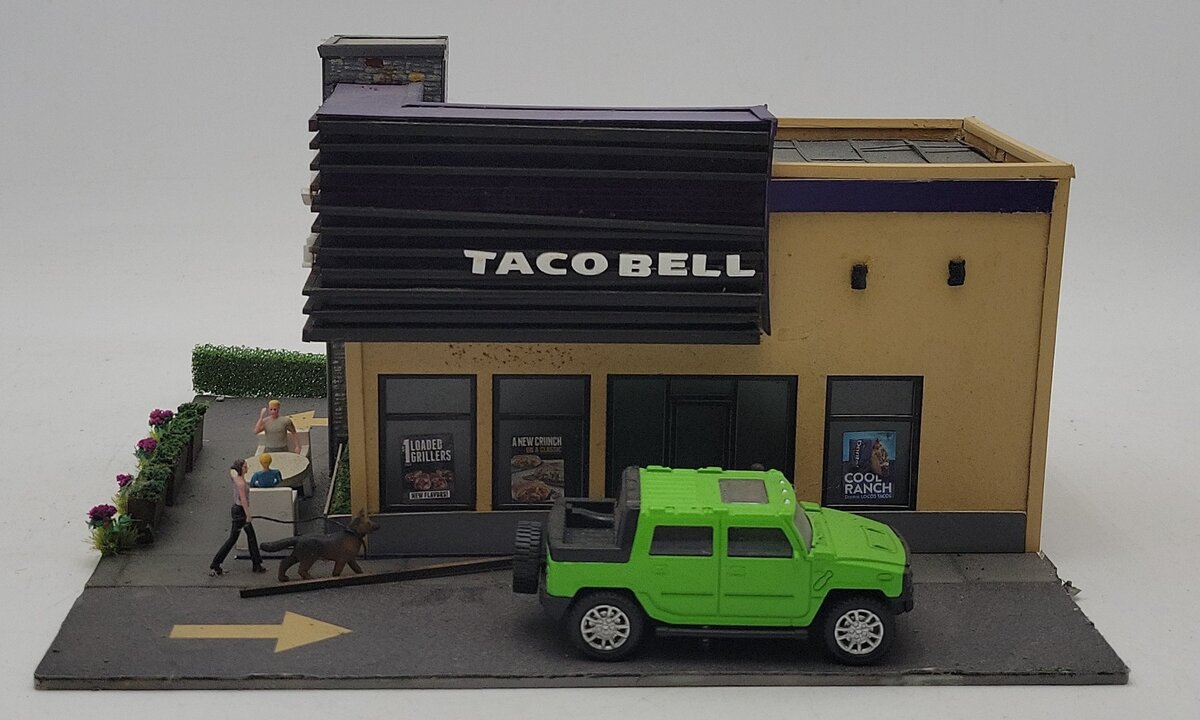 Menards 279-4451 O Scale Taco Bell Restaurant w/Lighting EX