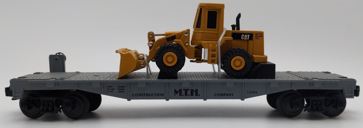 MTH 30-7619 O Gauge MTH Construction Flatcar with Ertl Front End Loader EX