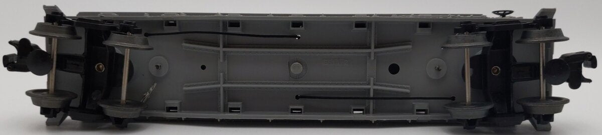 Lionel 6-16907 O Gauge Flatcar with 3 Farm Tractors EX