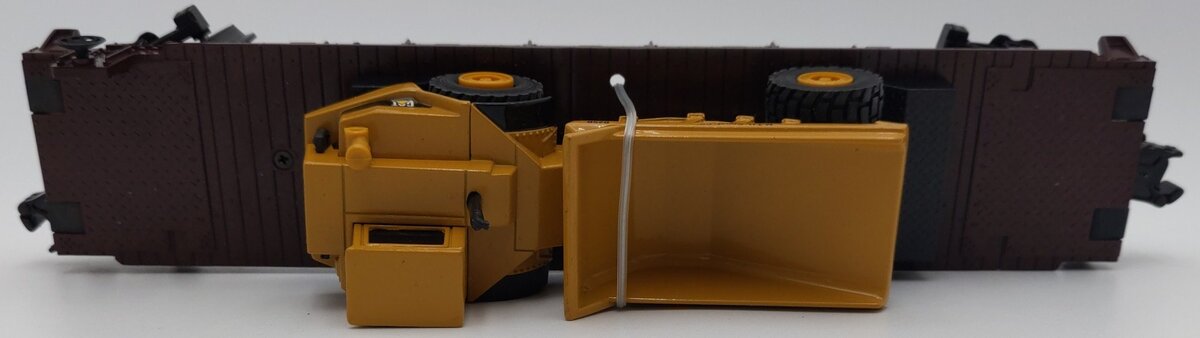 MTH 30-7614 O Gauge MTH Construction Flatcar w/ Diecast Ertl Dump Truck EX