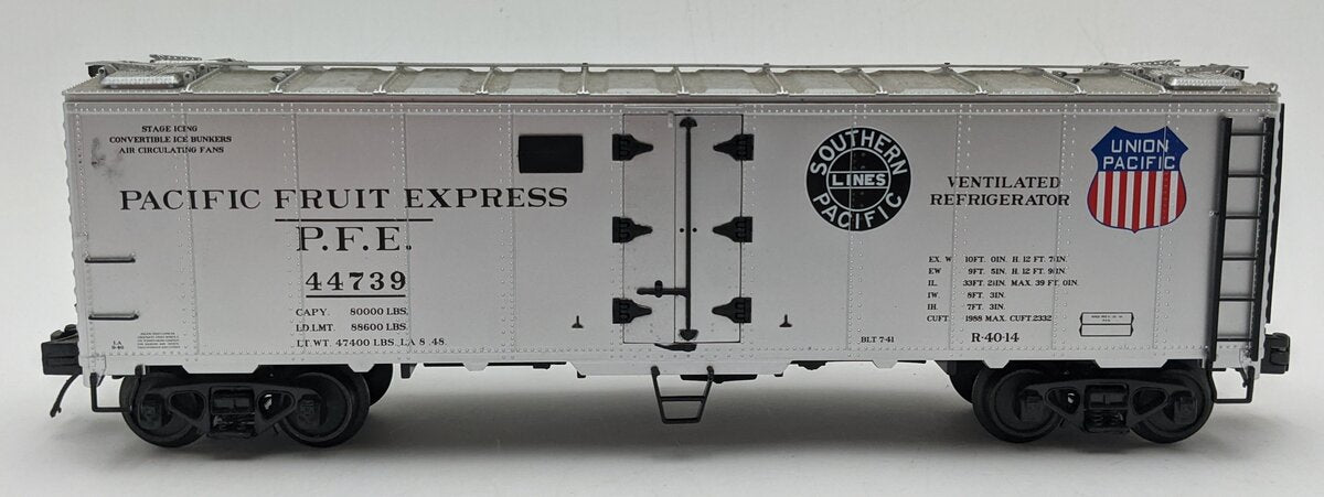 MTH 30-1513B O Gauge Pacific Fruit Express Modern Reefer Car #44739 EX