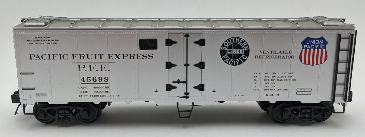 MTH 30-1513A O Gauge Pacific Fruit Express Modern Reefer Car #45698 EX