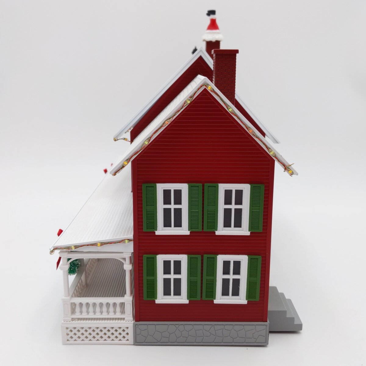 MTH 30-90588 O RailKing #4 Country House with Operating Christmas Lights EX