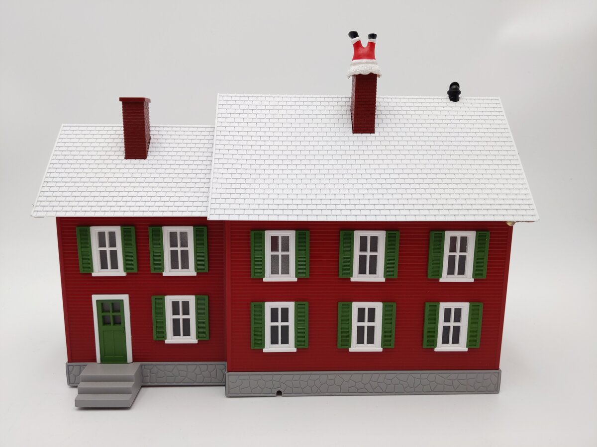 MTH 30-90588 O RailKing #4 Country House with Operating Christmas Lights EX