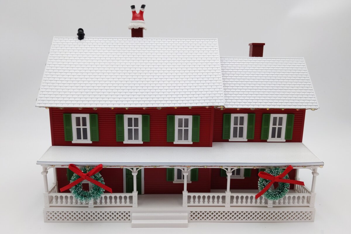 MTH 30-90588 O RailKing #4 Country House with Operating Christmas Lights EX