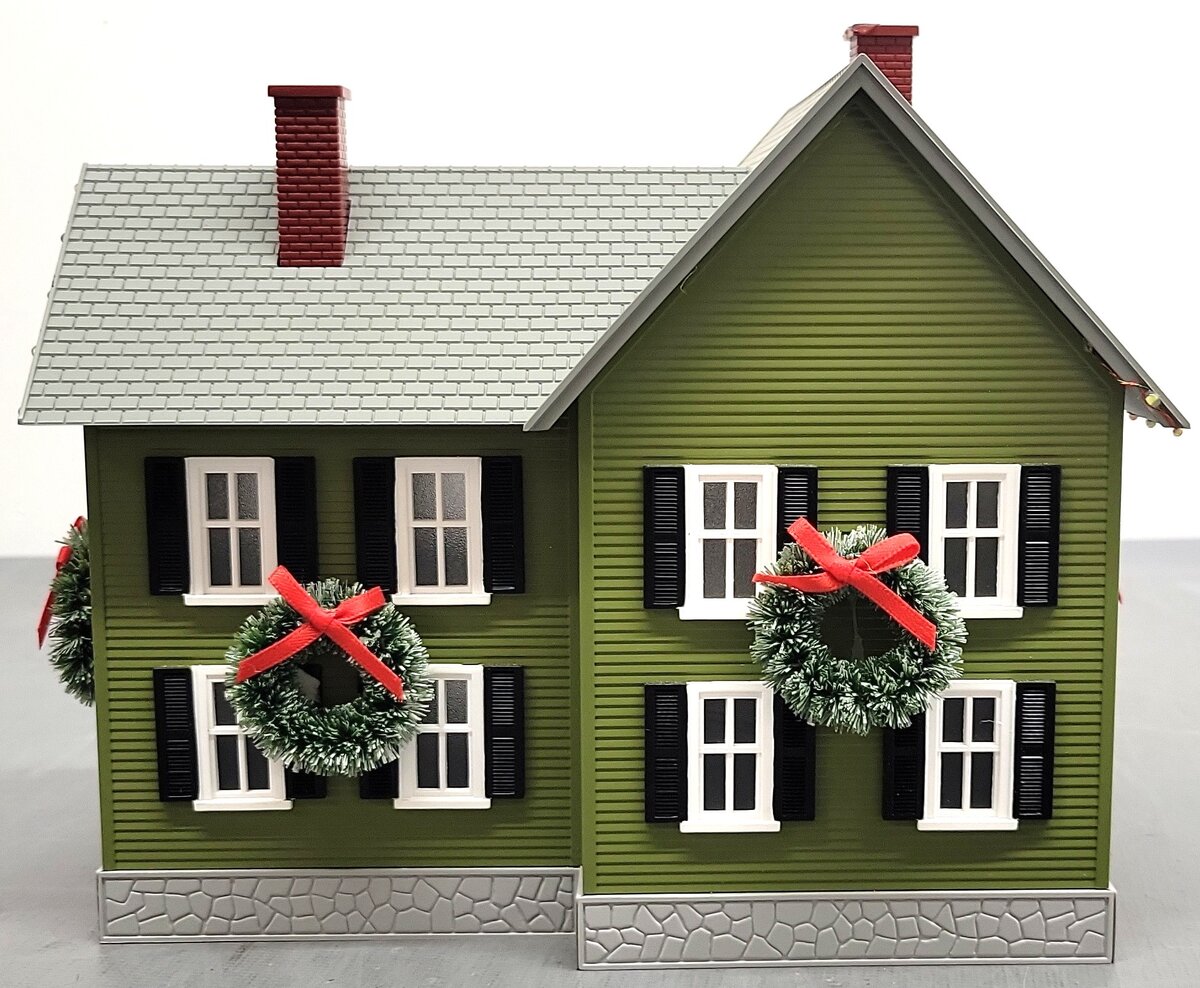 MTH 30-90591 O RailKing #4 Country House with Operating Christmas Lights EX
