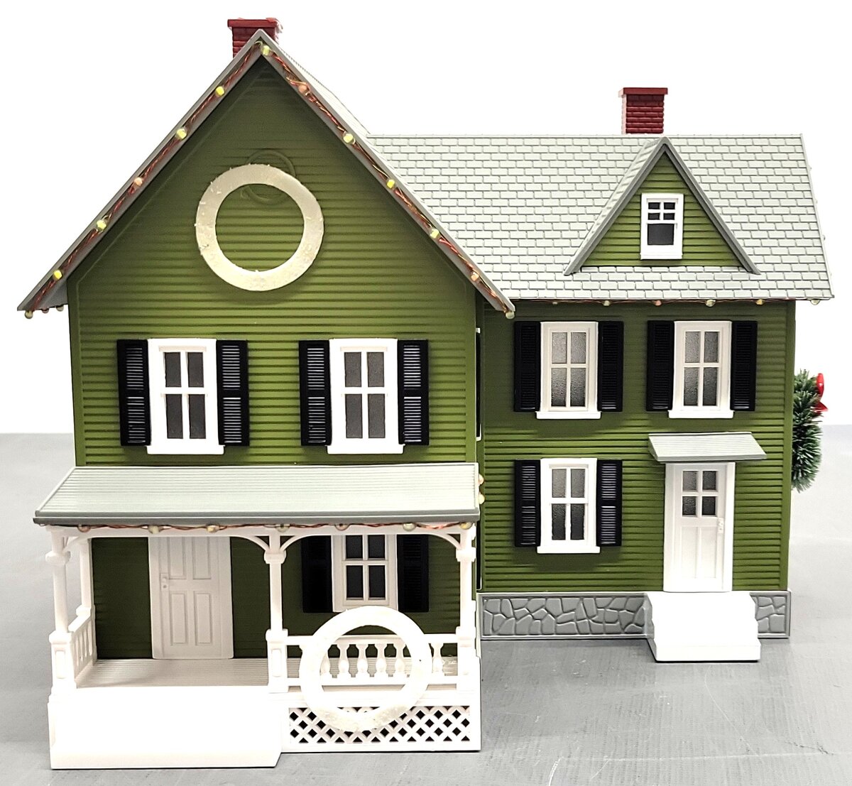 MTH 30-90591 O RailKing #4 Country House with Operating Christmas Lights EX