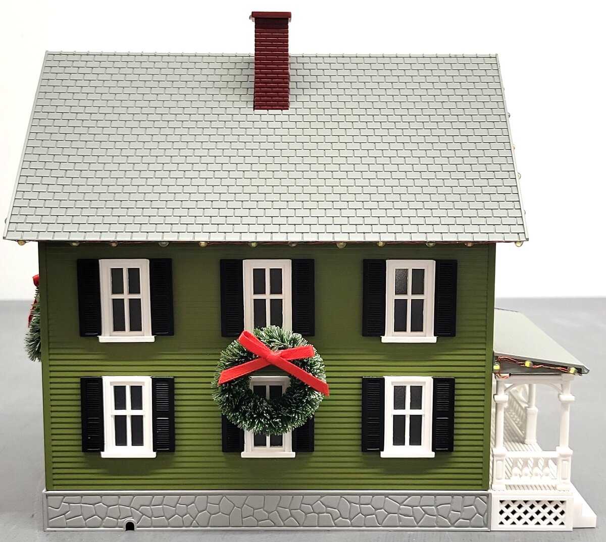 MTH 30-90591 O RailKing #4 Country House with Operating Christmas Lights EX